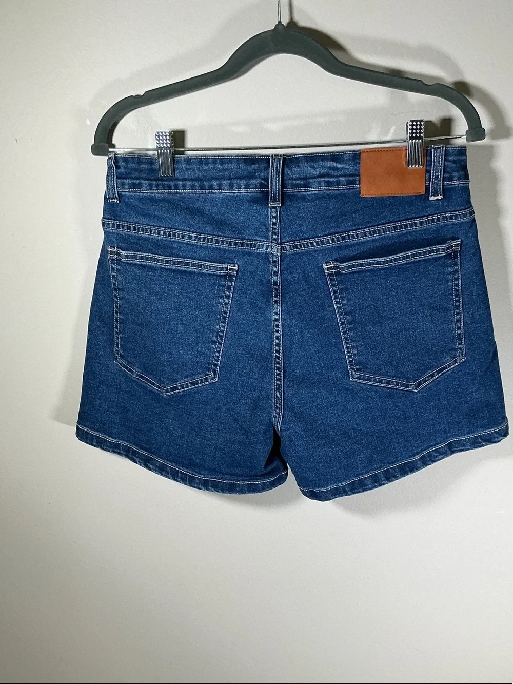 Women’s Dark Wash Stretch Denim Shorts Size Large